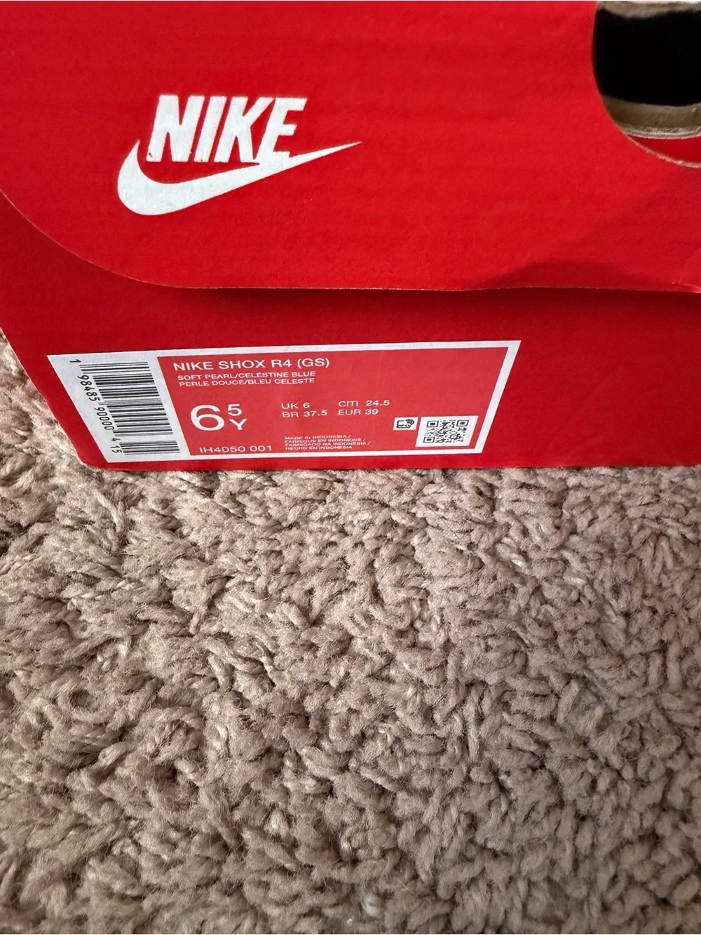 Brand New Nike Shox R4 Iridescent White & Lavender Sneakers